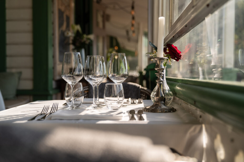 Restaurang Marstrand. Societetshuset. Middag.